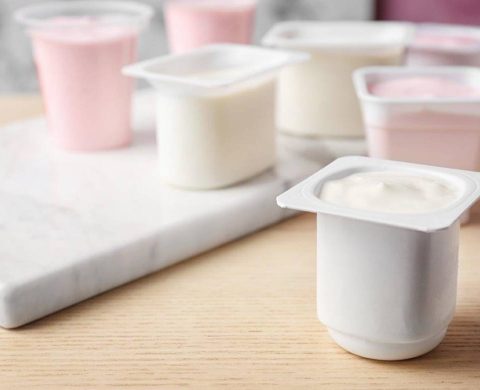 yaourts au goût nature et aux fruits